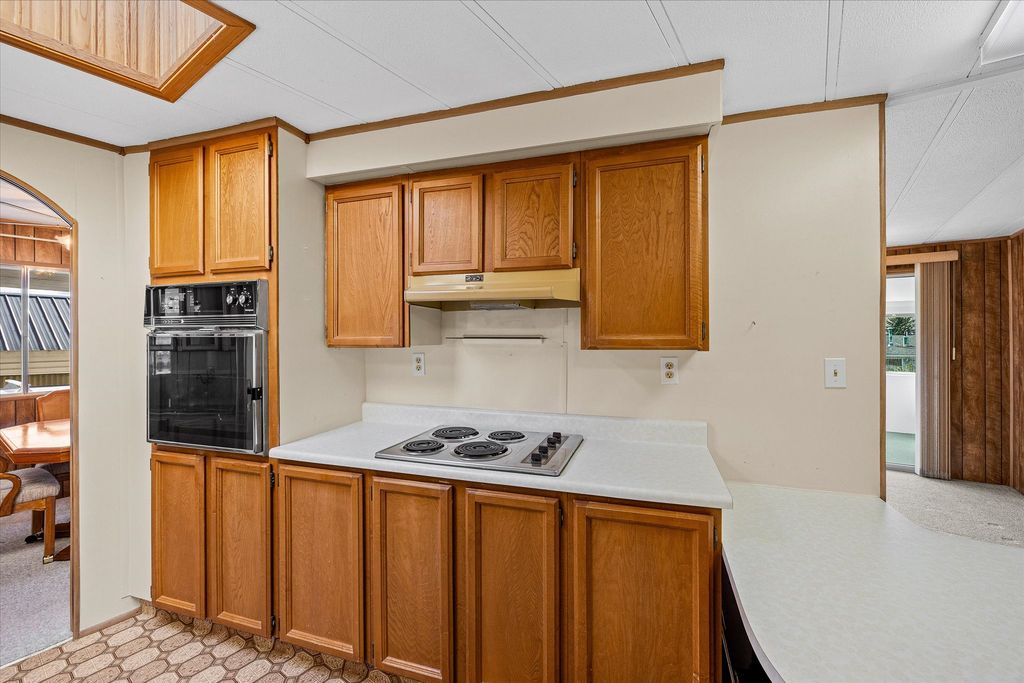 listing image 16513048264179988218