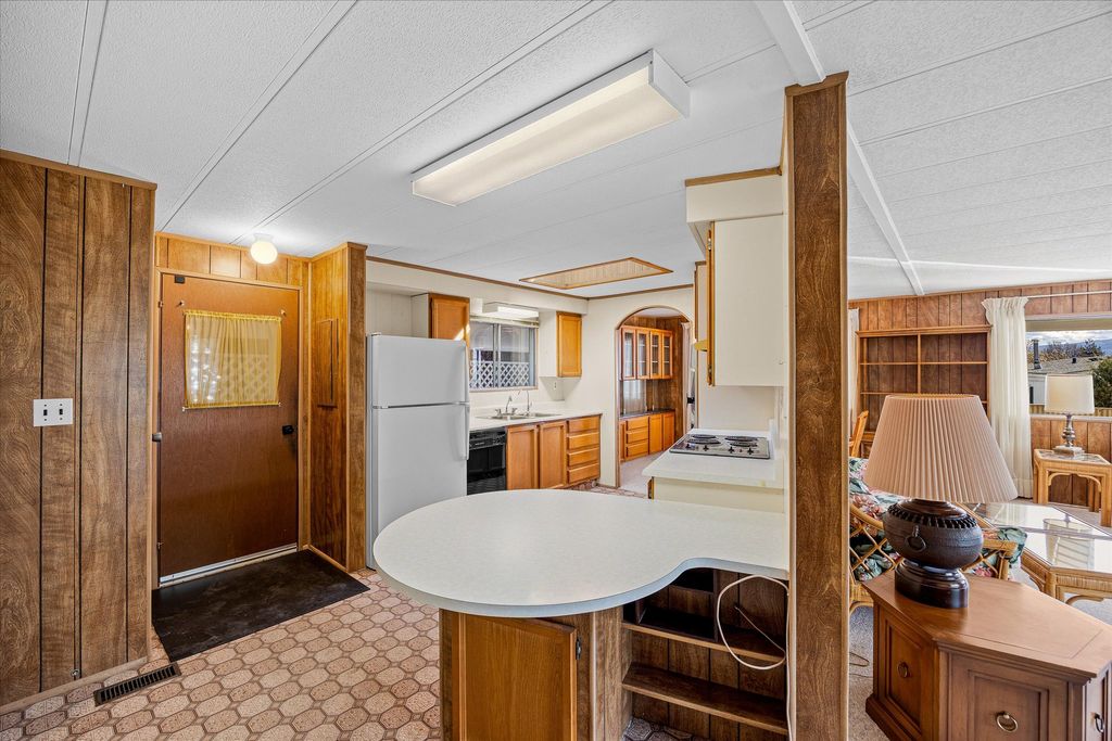 listing image 16515423583665694430