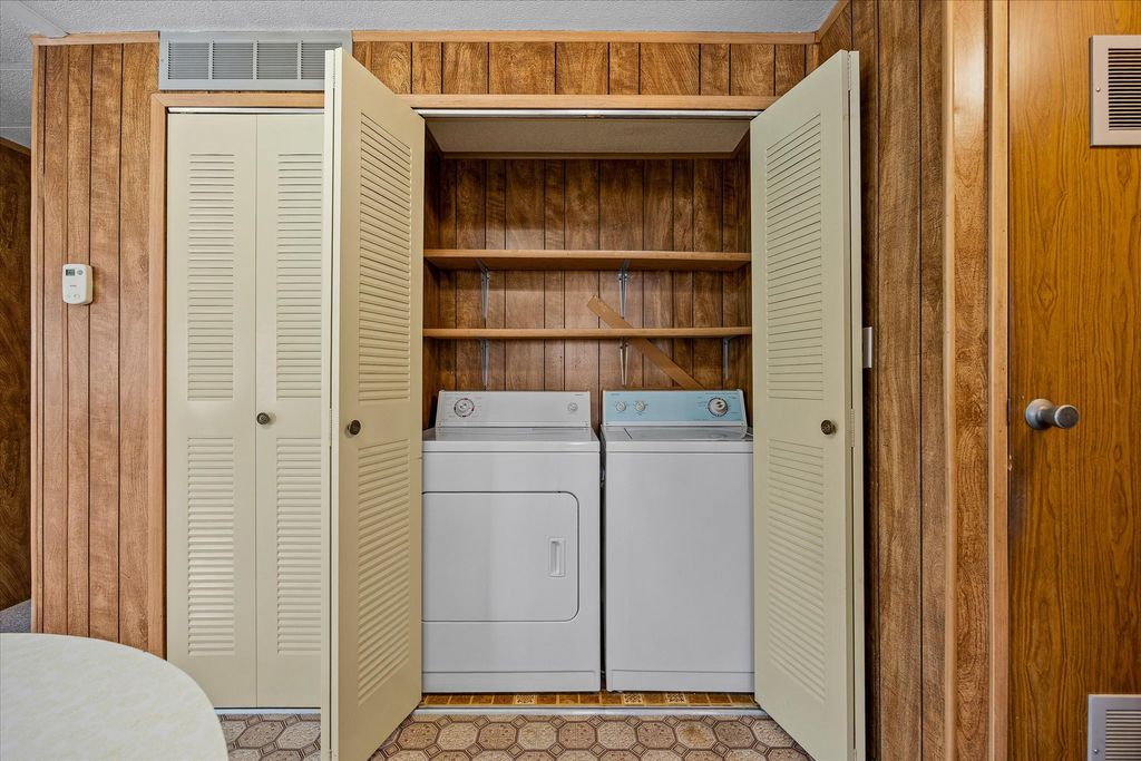 listing image 16510950741824457599