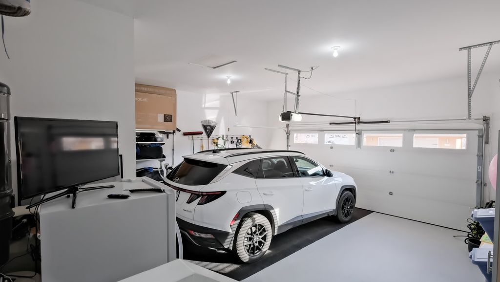 listing image 16516574960847918516