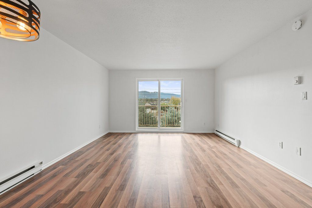 listing image 16514537264164272806