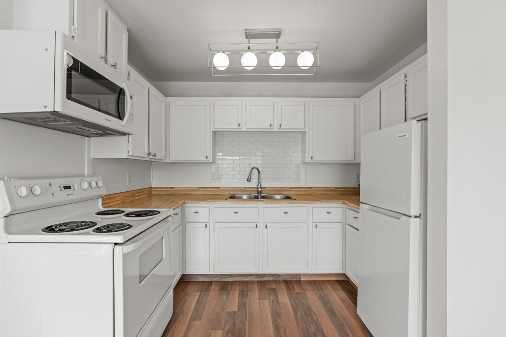 listing image 16516890995624150615