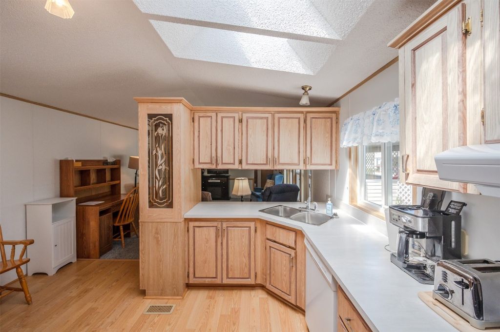 listing image 16518108171402709801