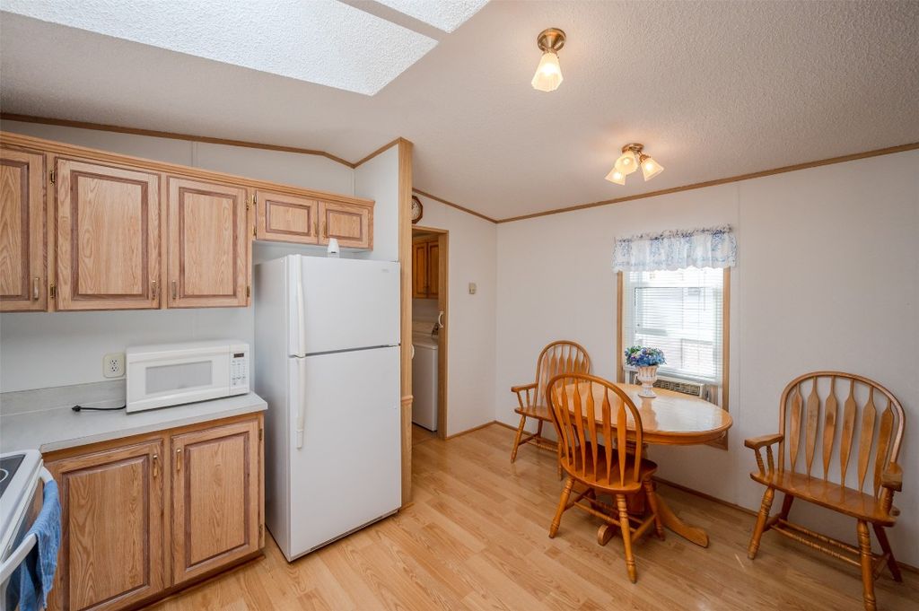 listing image 16513455527592833466