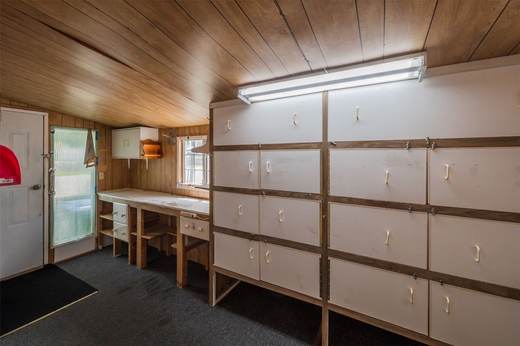 listing image 16514972734504218265