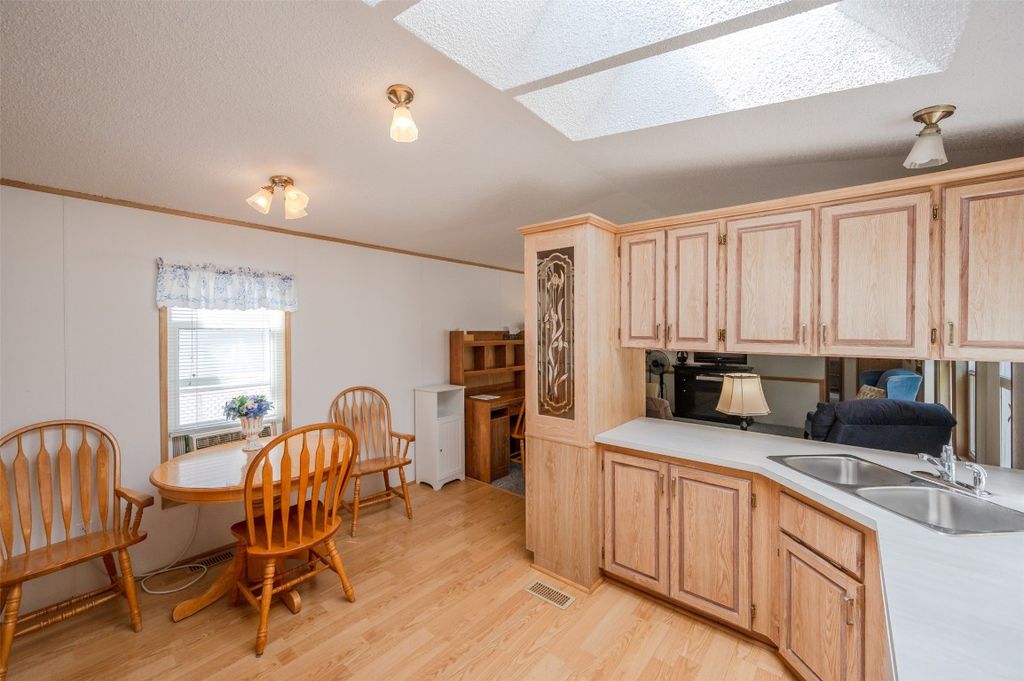 listing image 16513076902593732376