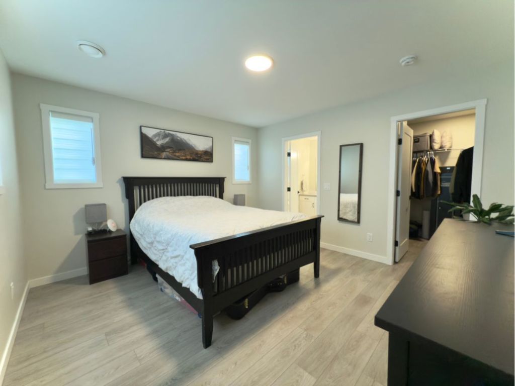 listing image 16519697758317334099