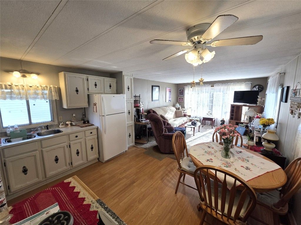 listing image 16510993295399417432