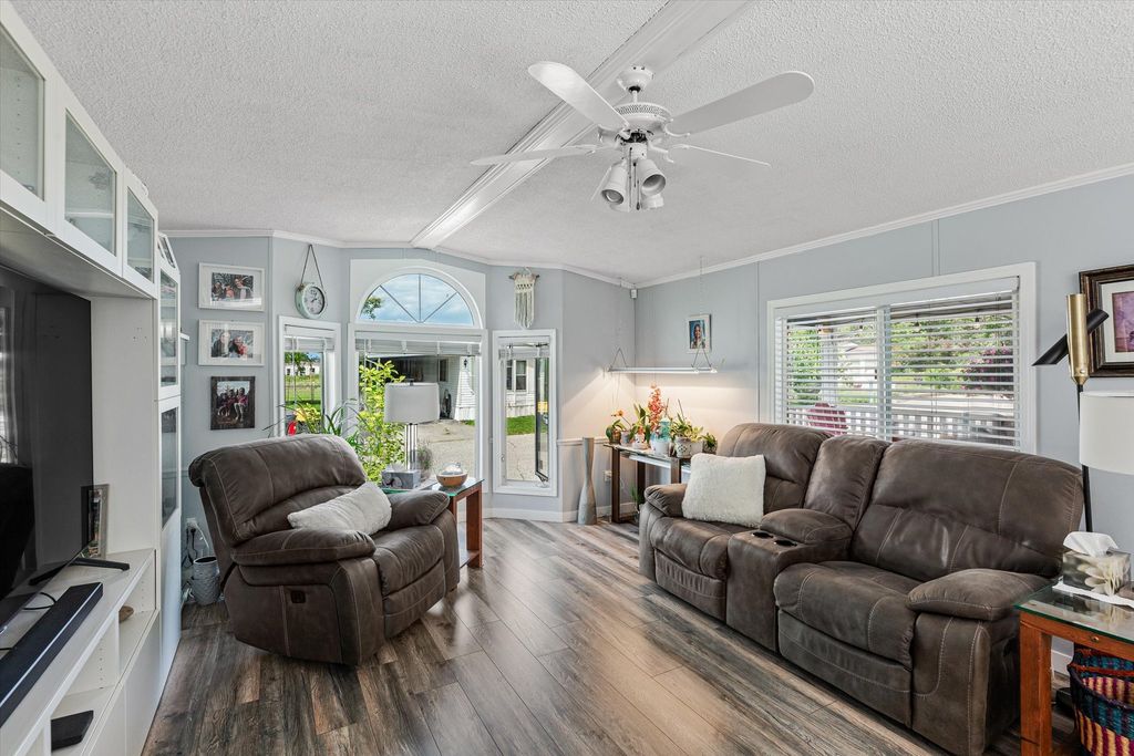 listing image 16519126432504000313