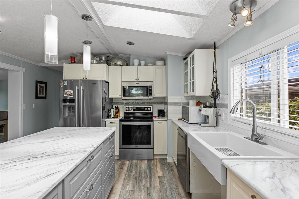 listing image 16510657986482722388