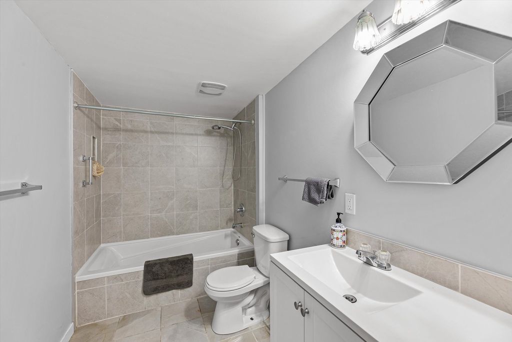 listing image 16512142783135635046