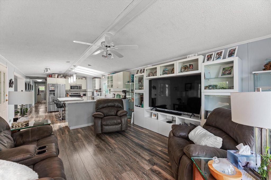 listing image 16514679270203199822