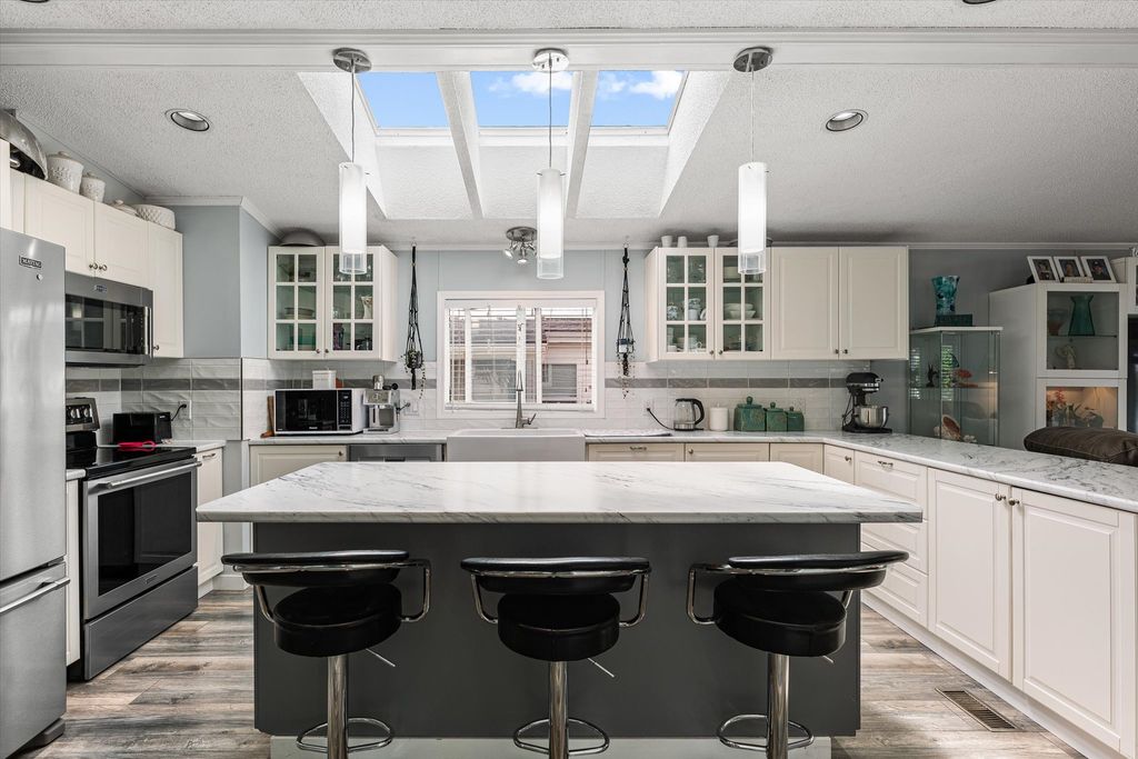 listing image 16519898612135258460