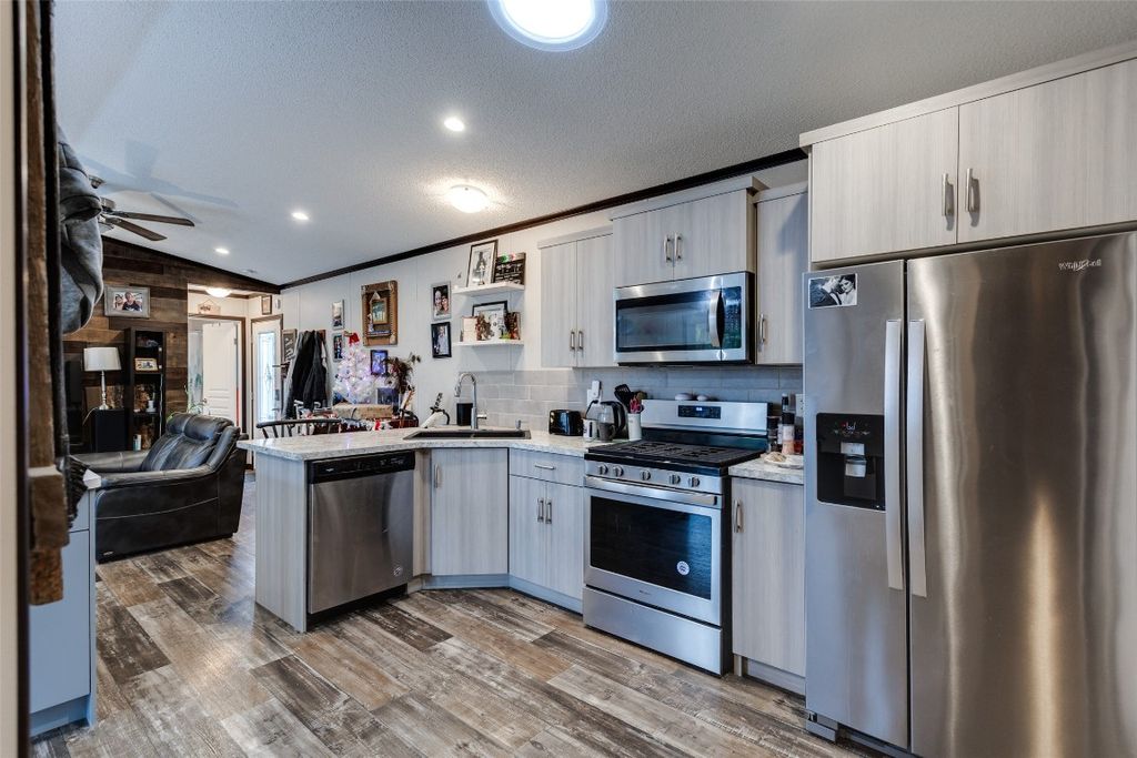 listing image 16518930496688171064