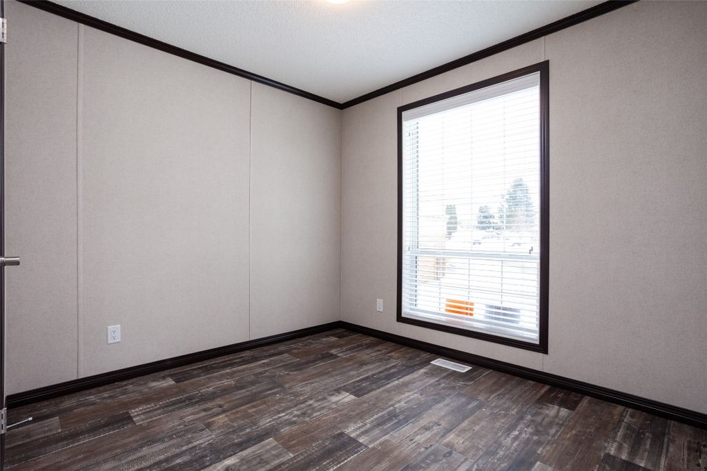 listing image 16519075077507111889