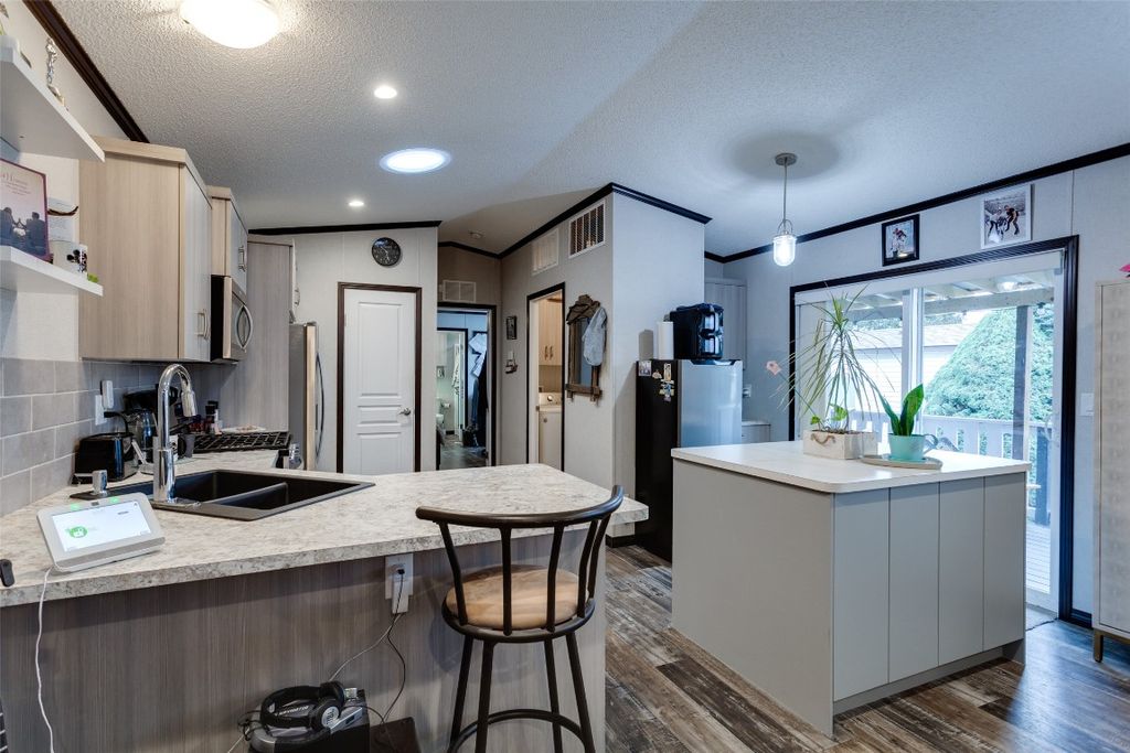 listing image 16515666059503872192