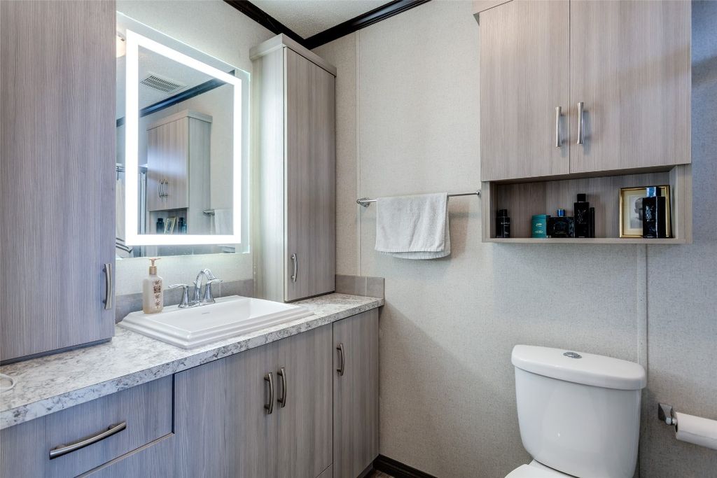 listing image 16515787907708713596