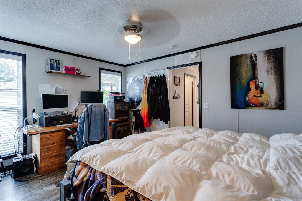 listing image 16519016903111797084