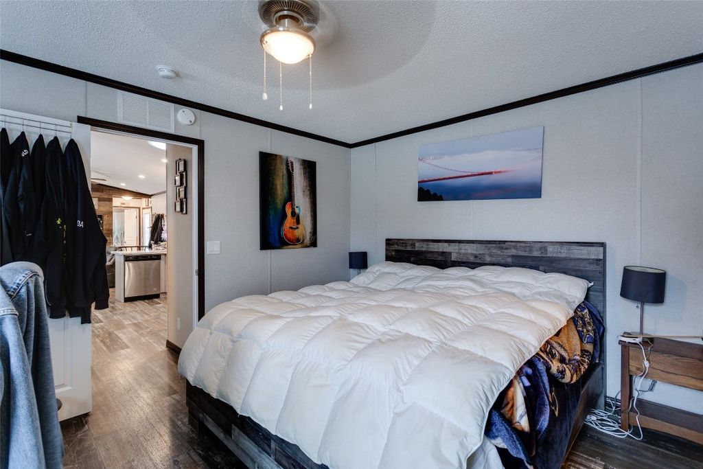 listing image 16515943117145289144