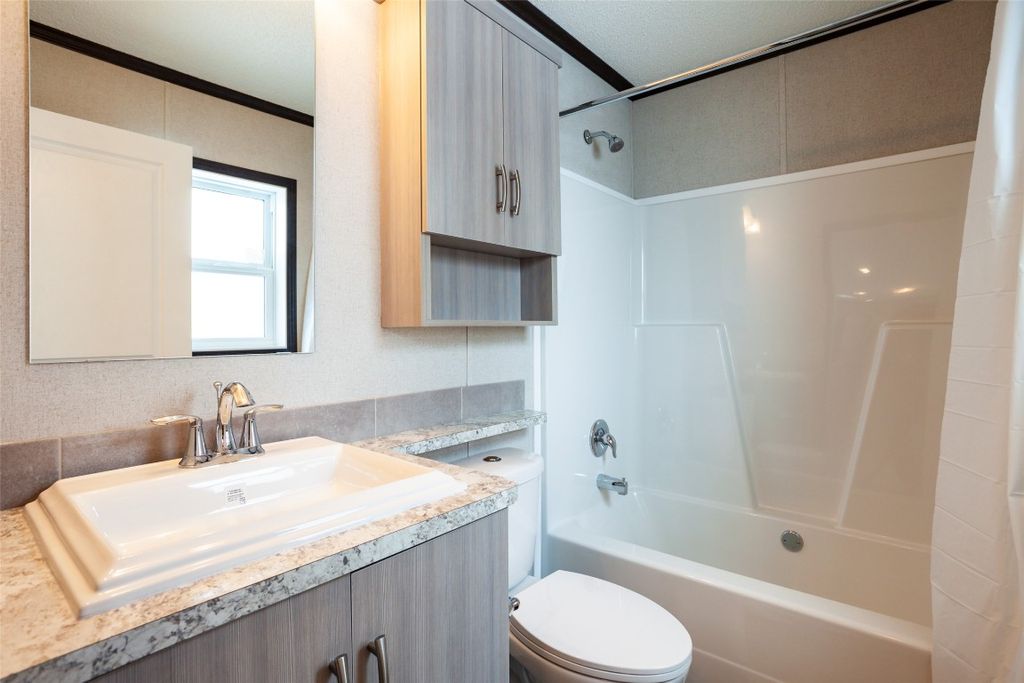 listing image 16518832681749680777