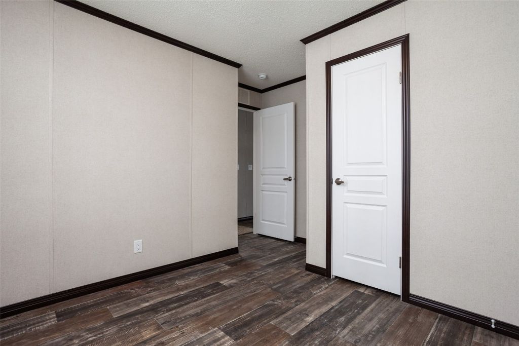 listing image 16513734802392633149