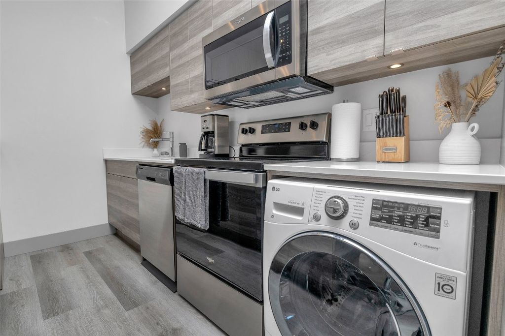 listing image 16513474706656729732