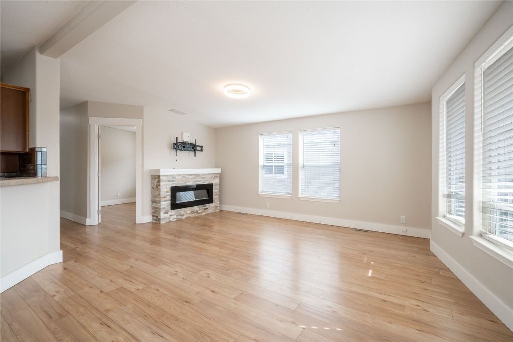 listing image 16510353206598312130