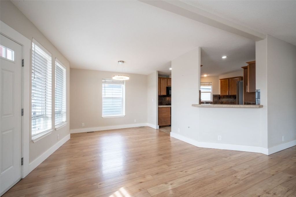 listing image 16517705076920183379