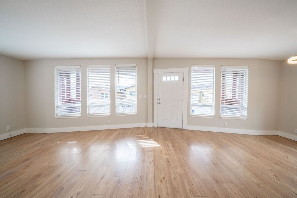 listing image 16519723479750598474