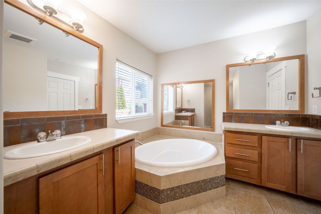 listing image 16515714471646414478