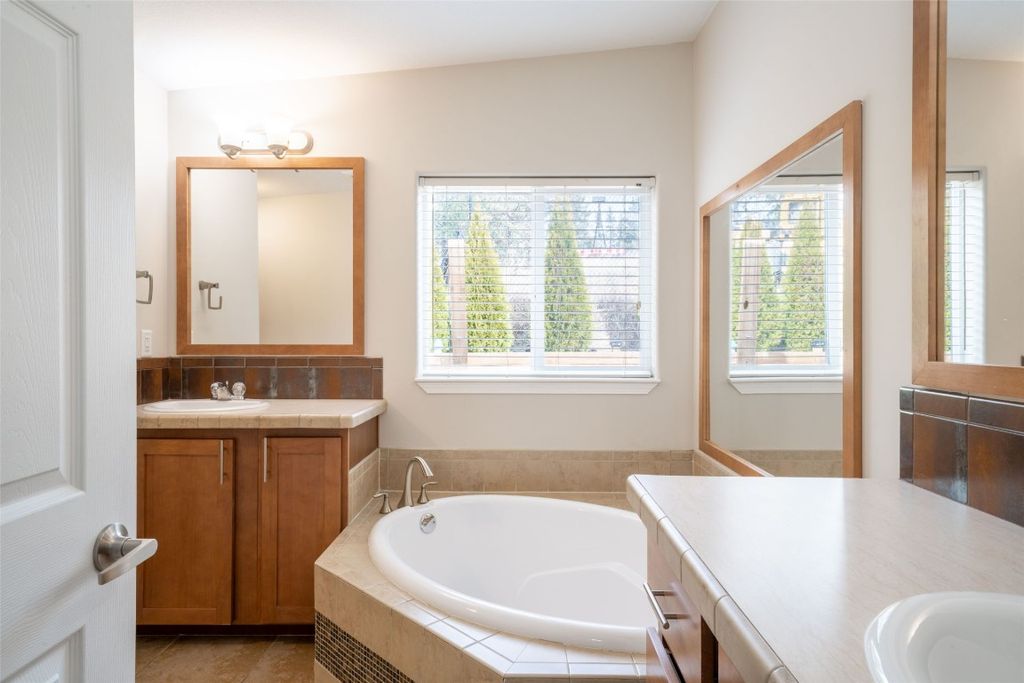 listing image 16518568944696003222