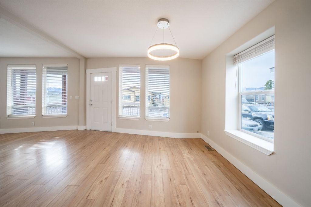 listing image 16512537727724709445