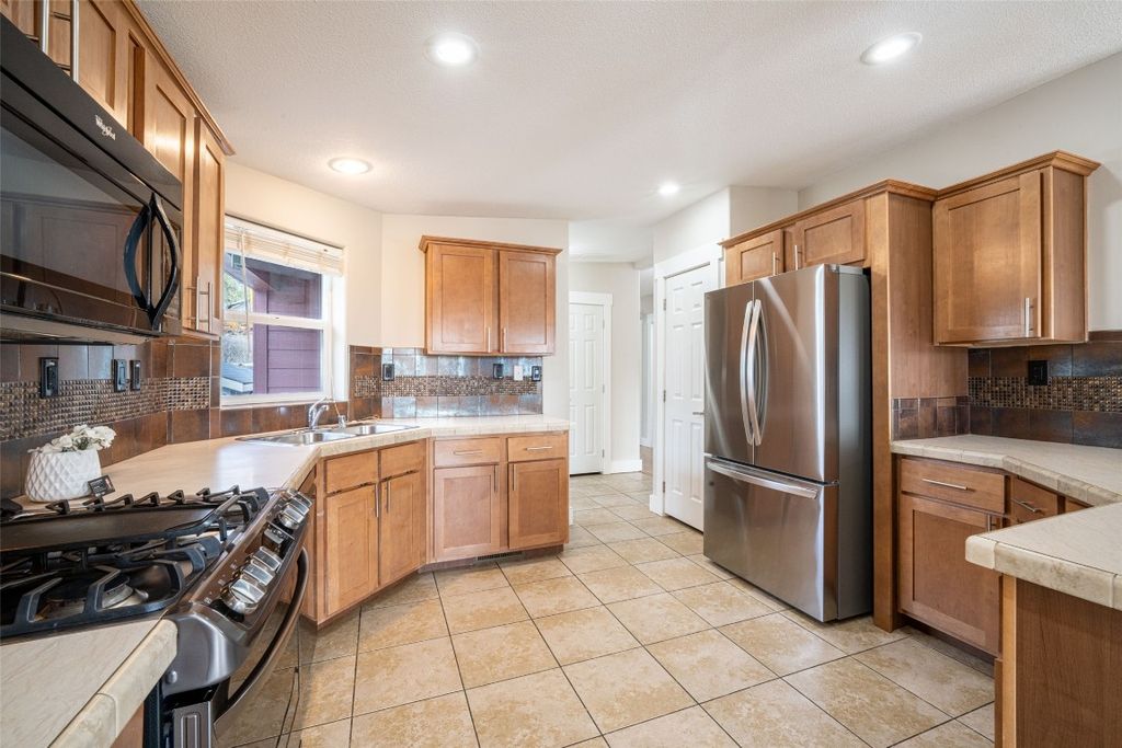 listing image 16518472105278186261