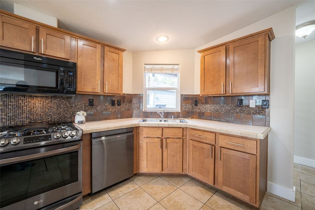 listing image 16519543332898406481