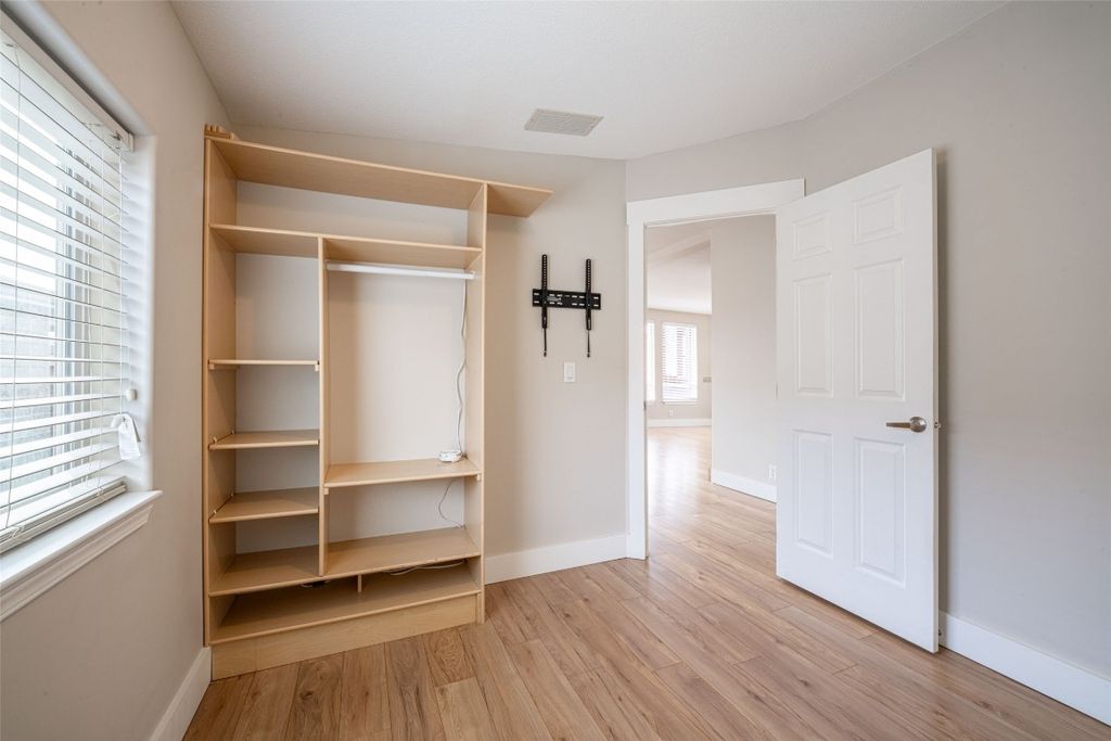 listing image 16511474273251032335