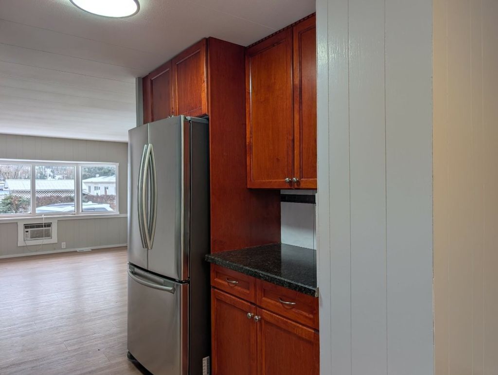 listing image 16510306172340205639