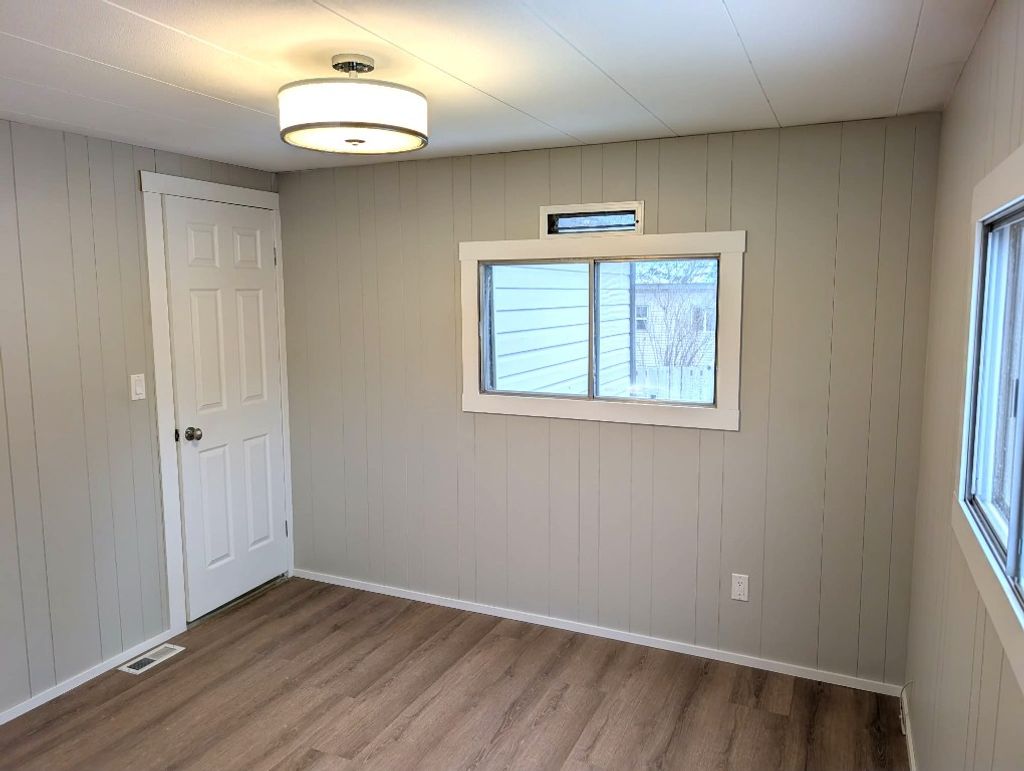 listing image 16512166901744354315