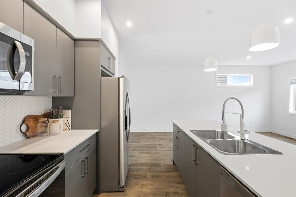 listing image 16516301742003804232