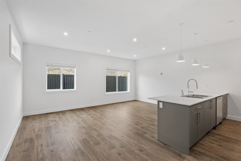 listing image 16513646298467016378