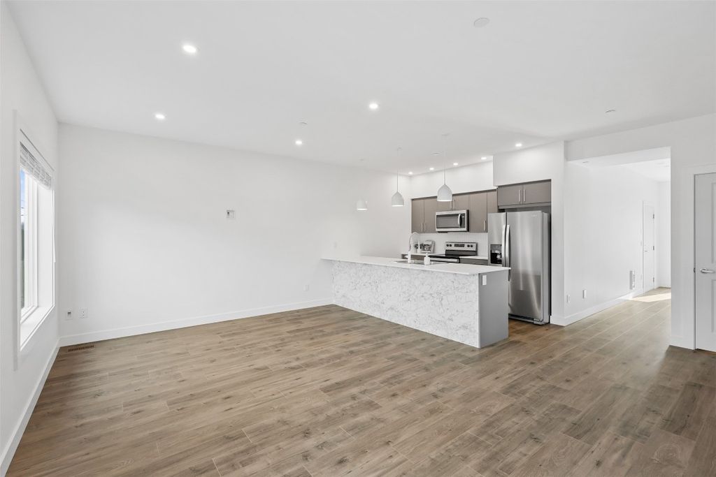 listing image 16515328805863292707