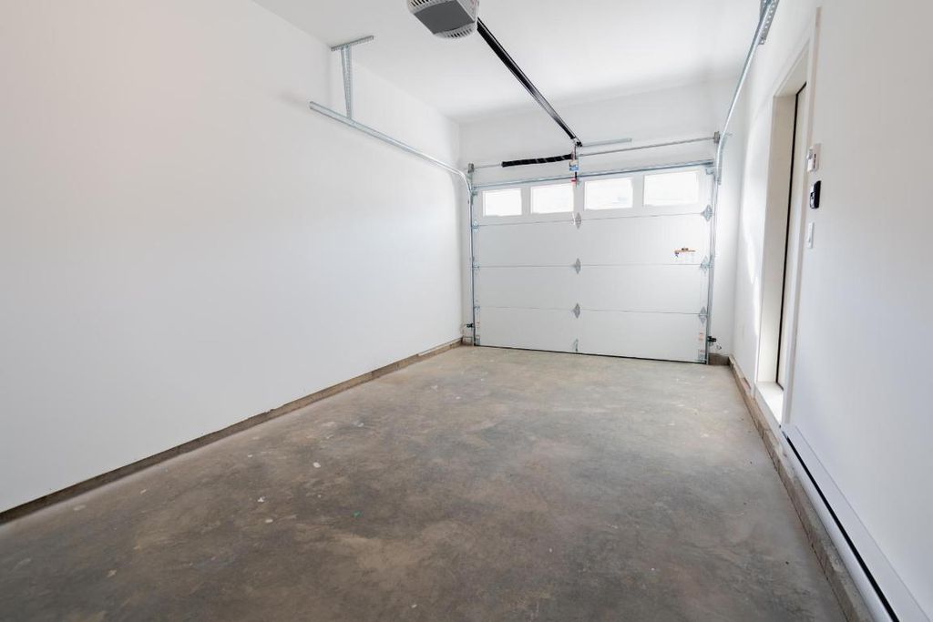 listing image 16518566629723336060