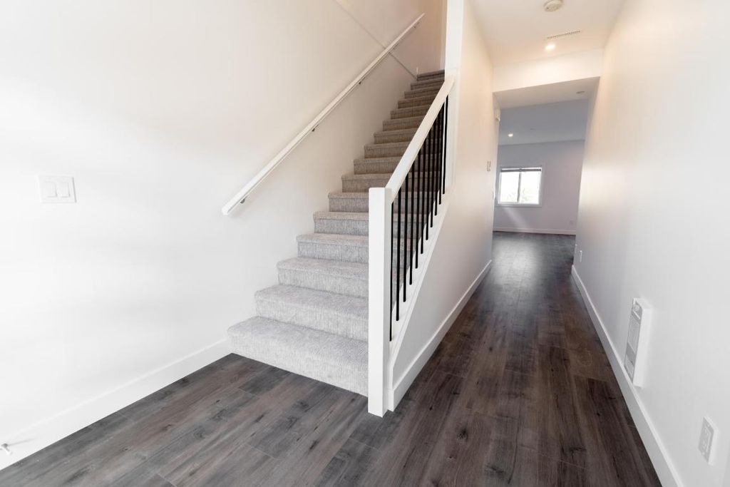 listing image 16518024421390909683