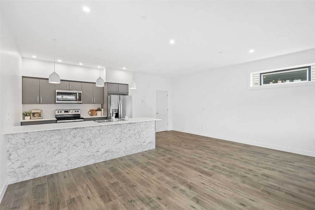 listing image 16517048724946570770