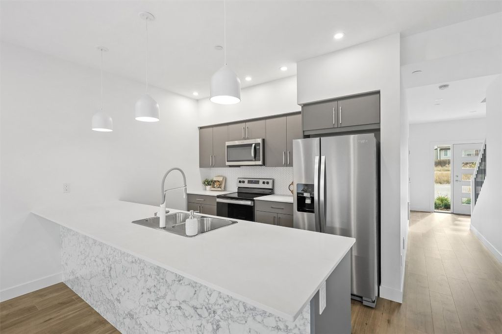 listing image 16513263587257246227