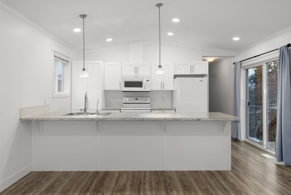 listing image 16511516182542266182