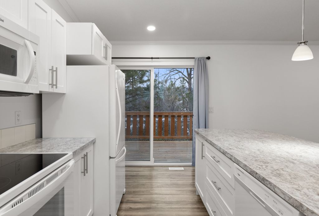 listing image 16512585870577161086