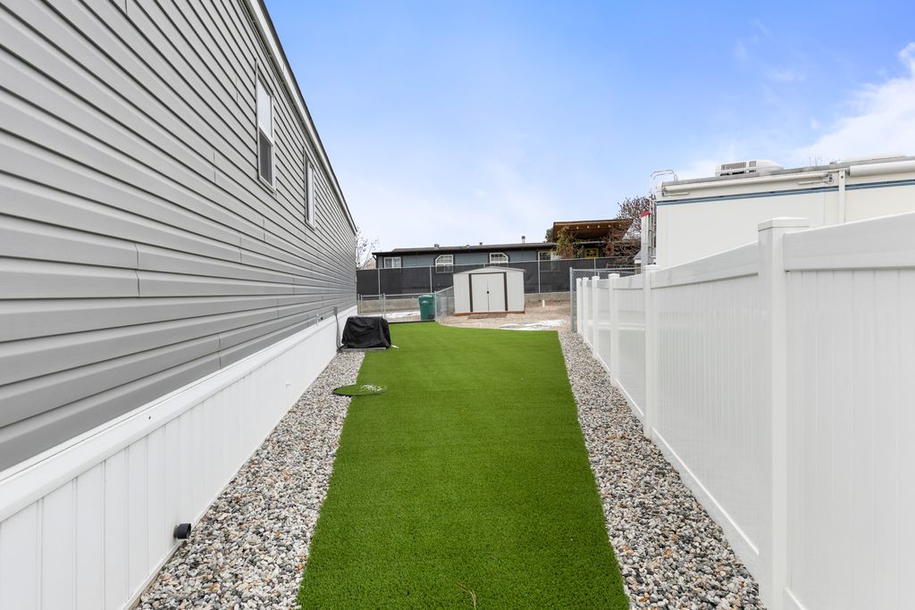 listing image 16512057995378578328