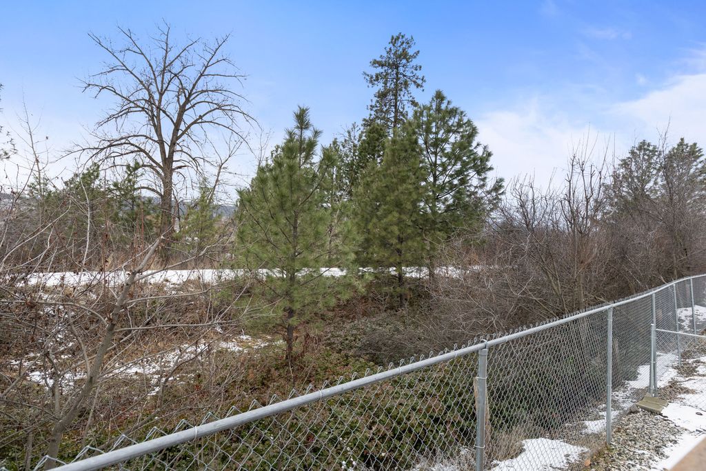 listing image 16512873890814940484