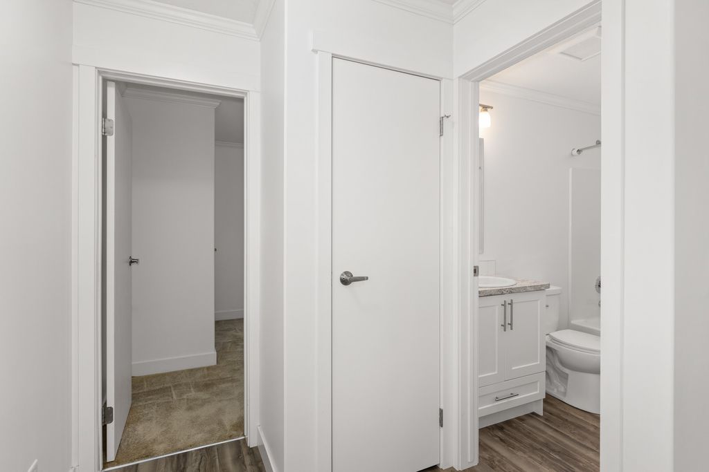 listing image 16515744416273637040