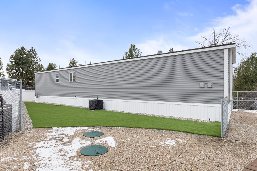 listing image 16512408348908319371